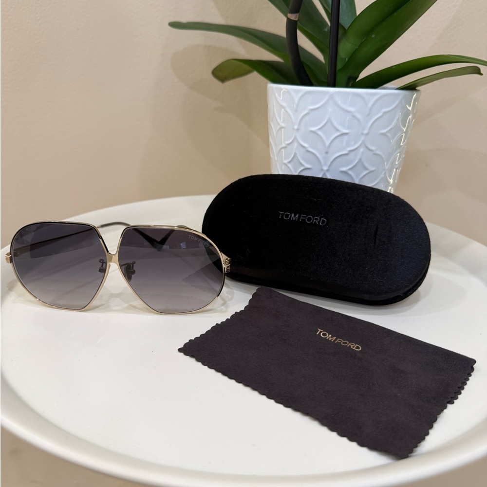 Tom Ford Gold Frame Sunglasses with Gray Gradient Lenses Tara model